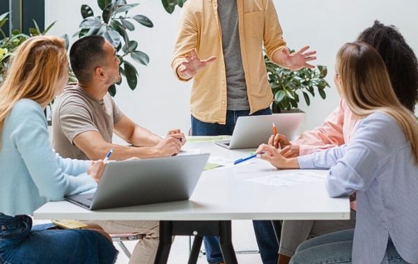 Współpraca z działem IT — jak przeprowadzić wdrożenie nowości?